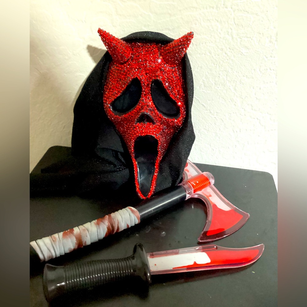 Red diamond screen mask